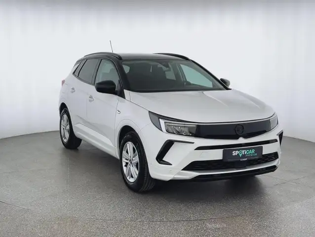 Opel Grandland view 3