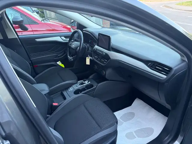 Ford Focus view 11