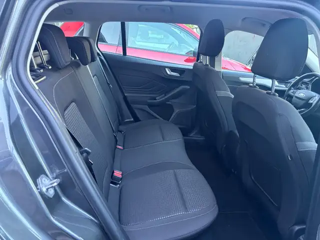 Ford Focus view 10