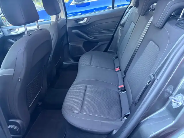 Ford Focus view 6