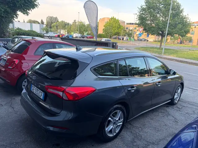 Ford Focus view 4