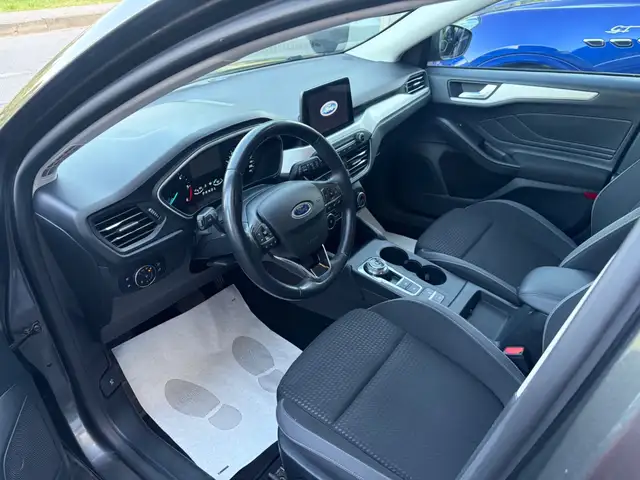 Ford Focus view 8