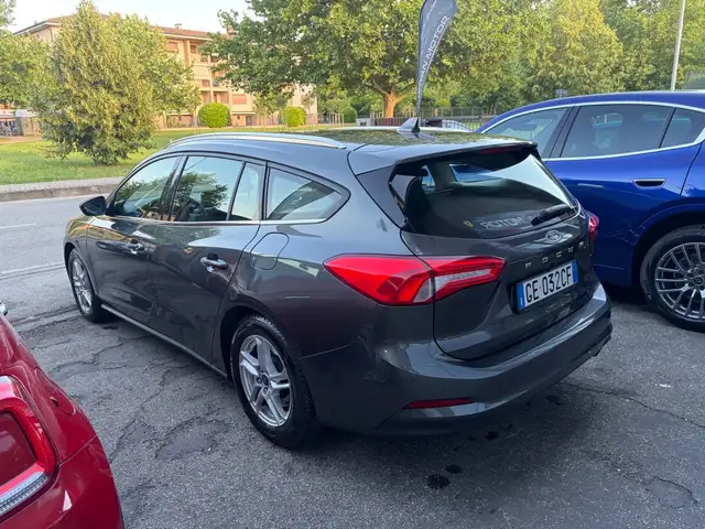 Ford Focus view 5