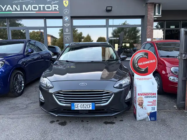 Ford Focus view 2