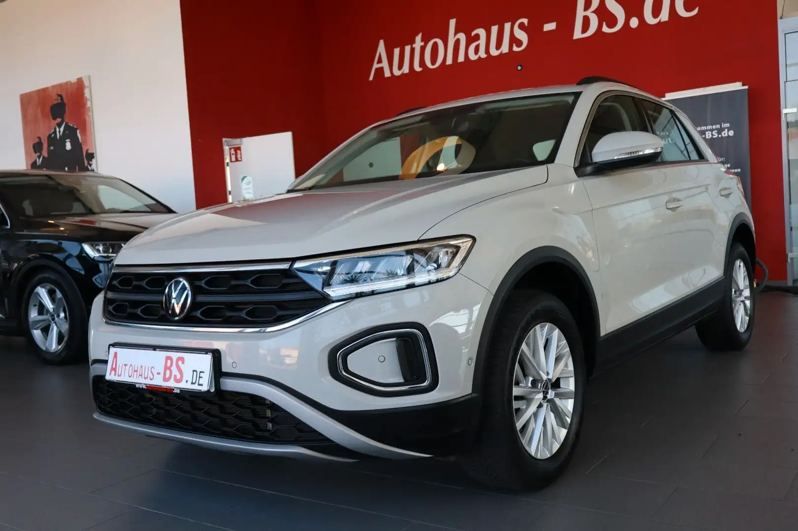 Volkswagen T-Roc Life 1.5 TSI DSG,PDC,Navi,LED,AID,AHK,1Hd Grau - 1