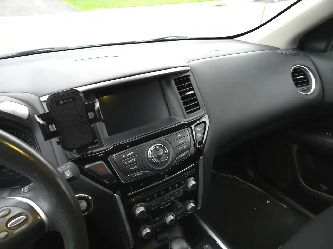 Nissan Pathfinder снимка Nissan Pathfinder