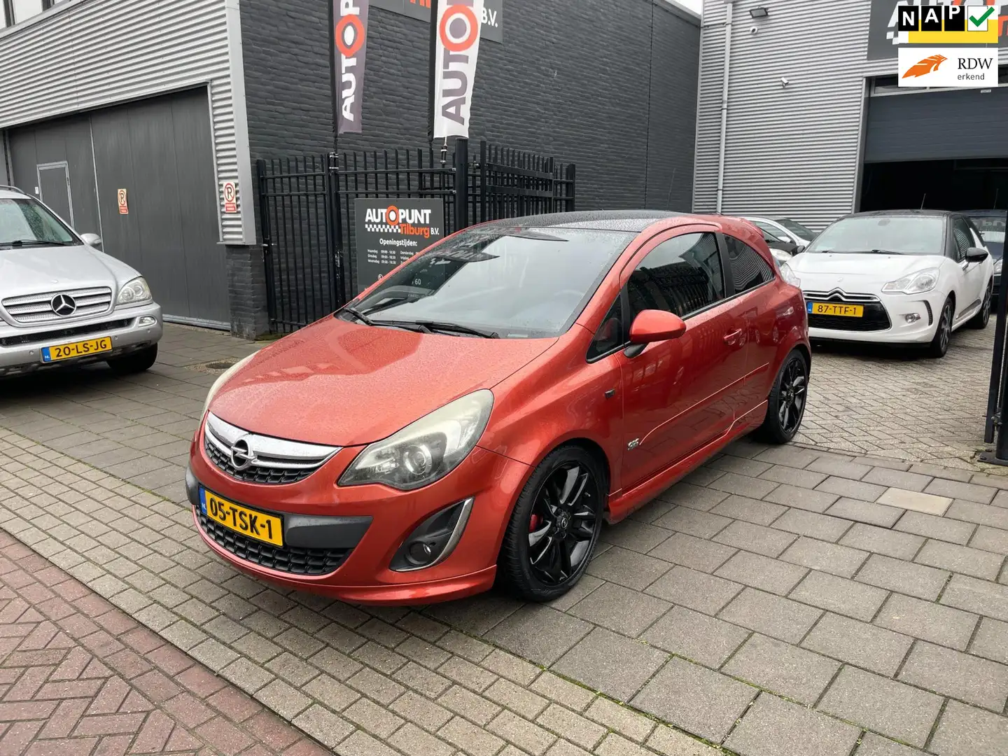 Opel Corsa 1.4-16V Color Edition Sport Airco Navi NAP APK Rot - 1