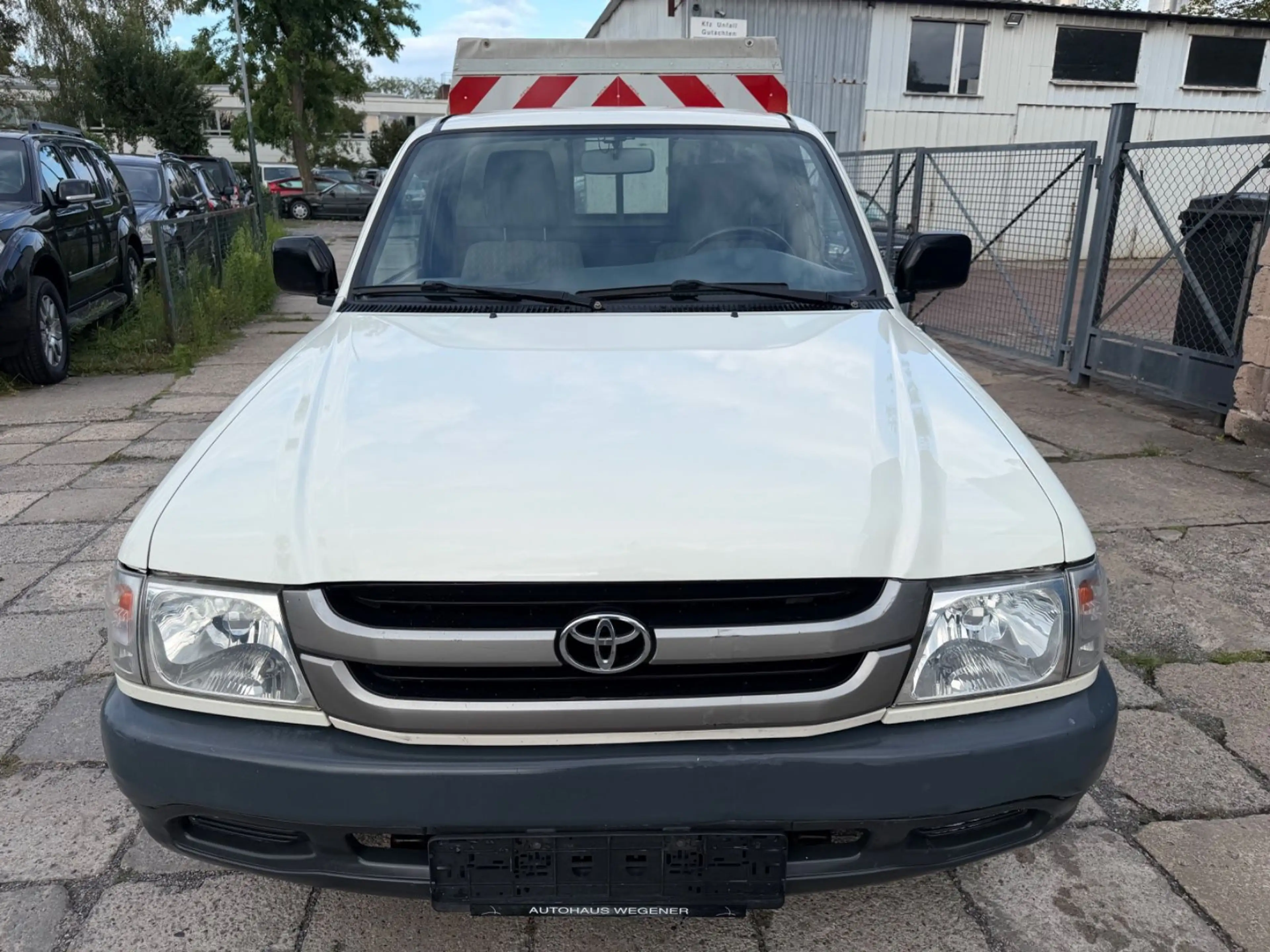 Toyota Hilux *2.BESITZ*TÜV NEU* — photo 3