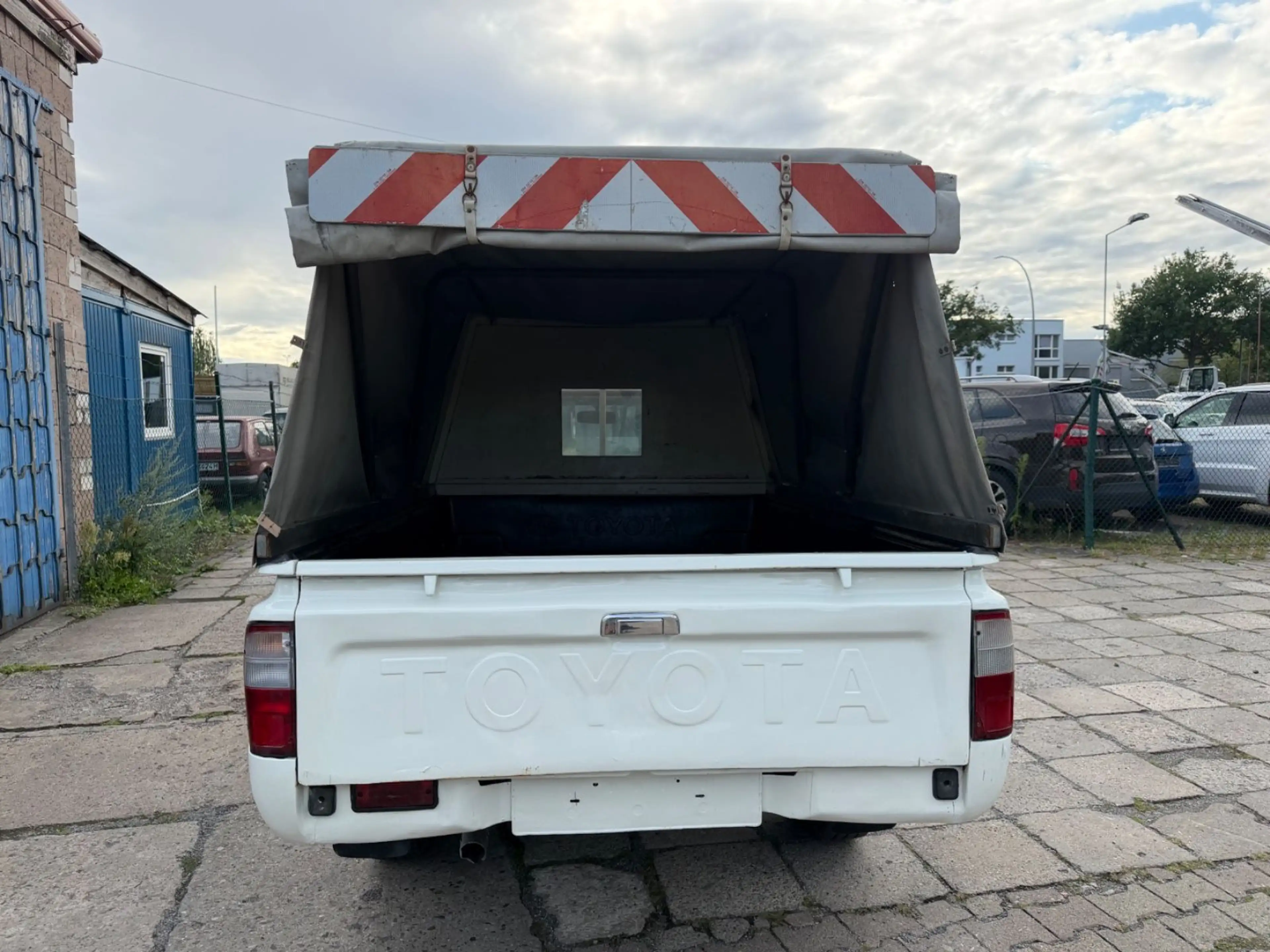 Toyota Hilux *2.BESITZ*TÜV NEU* — photo 7