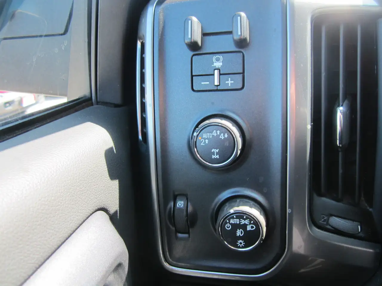 Chevrolet Silverado 1500 снимка Chevrolet Silverado 1500