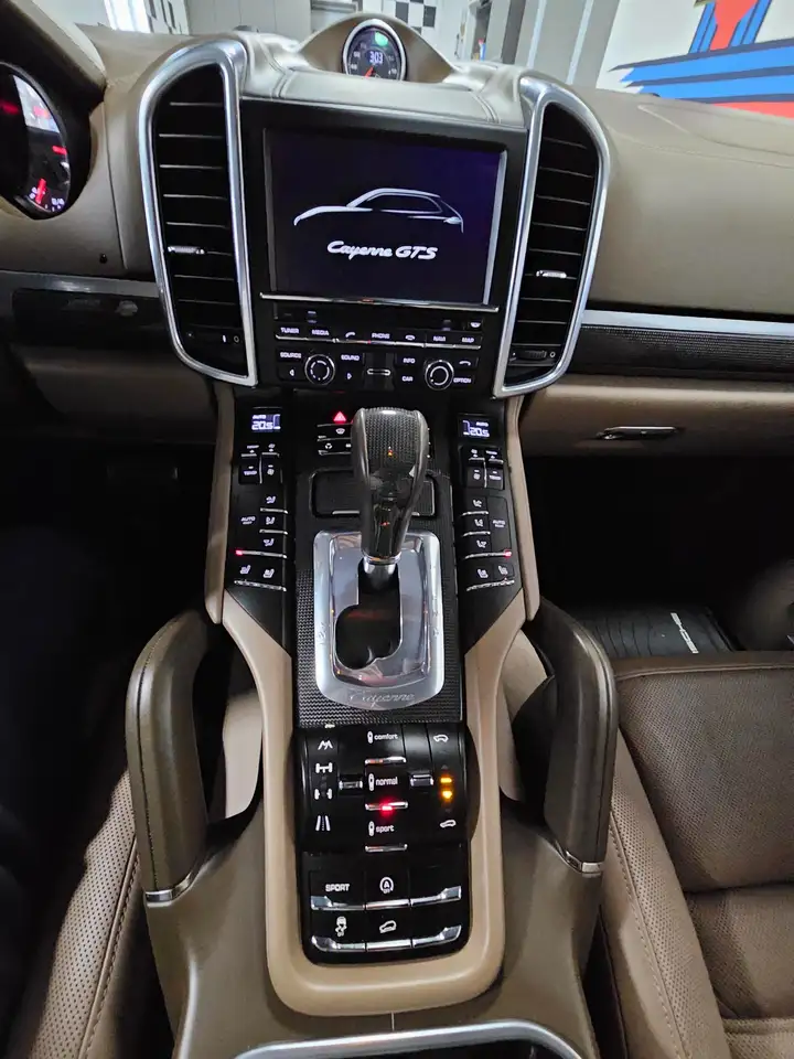 Porsche Cayenne снимка Porsche Cayenne