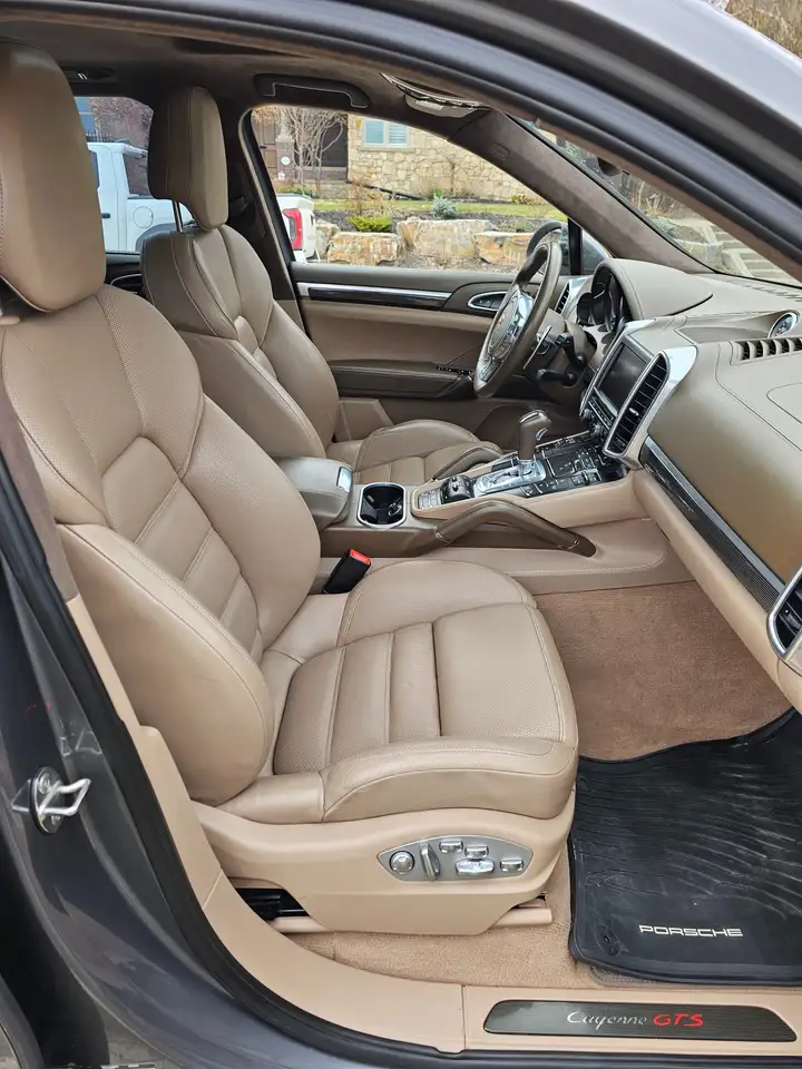 Porsche Cayenne снимка Porsche Cayenne