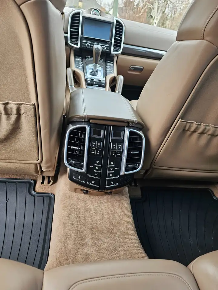 Porsche Cayenne снимка Porsche Cayenne