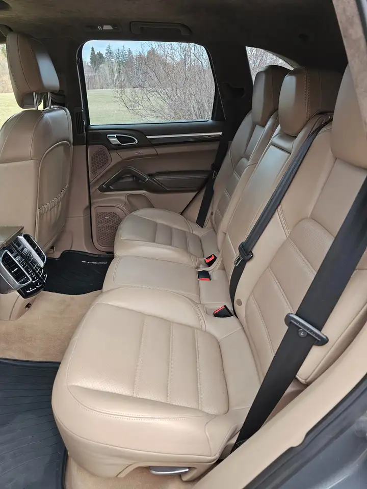 Porsche Cayenne снимка Porsche Cayenne