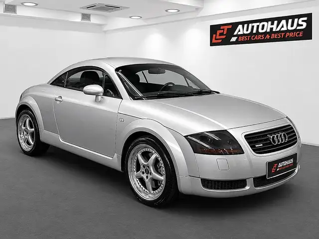 Audi TT view 4