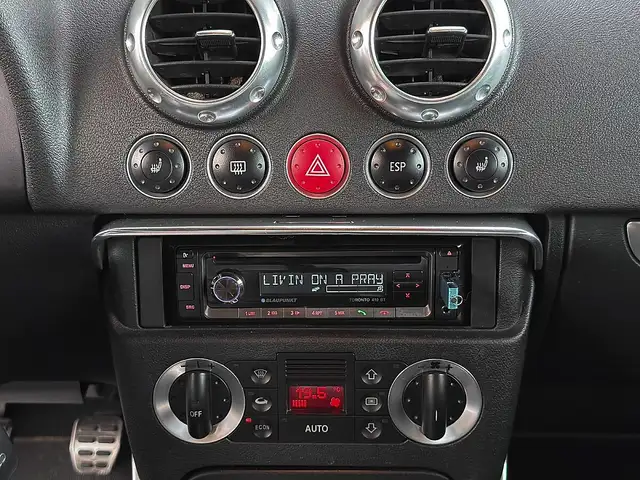 Audi TT view 9