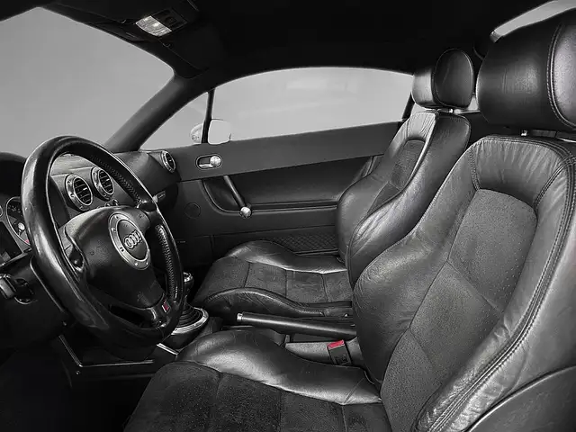 Audi TT view 7