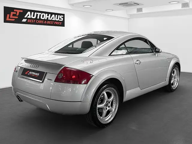Audi TT view 6