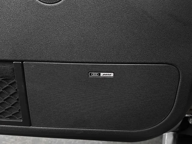 Audi TT view 12
