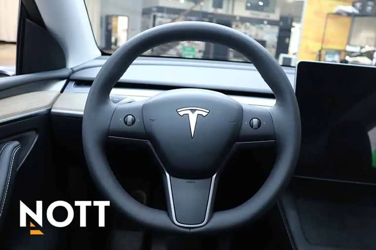 Tesla Model Y снимка Tesla Model Y