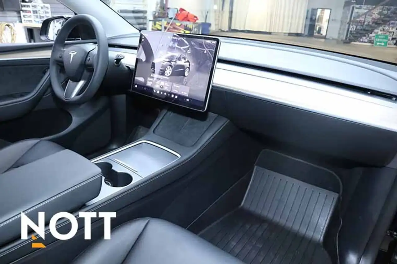 Tesla Model Y снимка Tesla Model Y