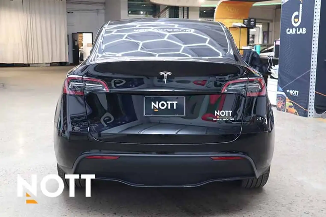 Tesla Model Y снимка Tesla Model Y