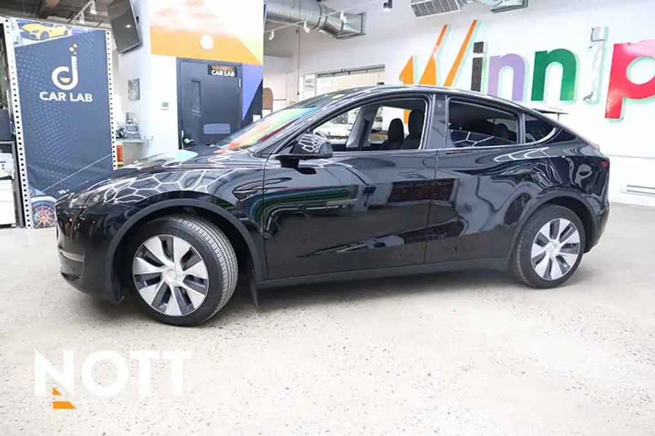 Tesla Model Y снимка Tesla Model Y