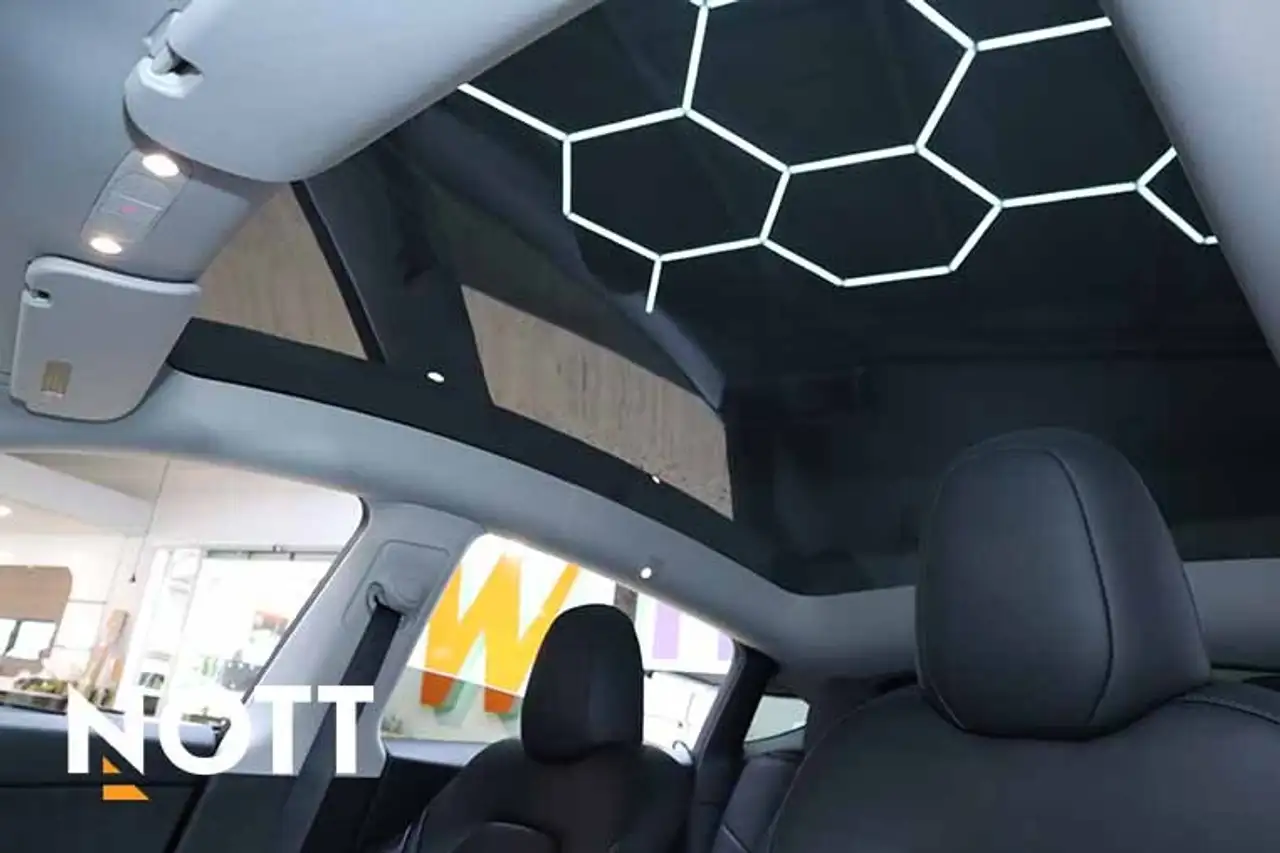 Tesla Model Y снимка Tesla Model Y