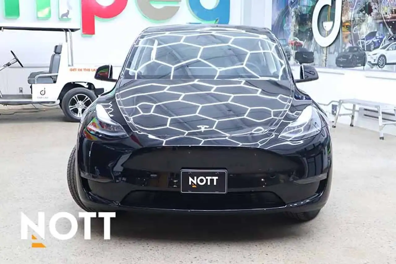 Tesla Model Y снимка Tesla Model Y