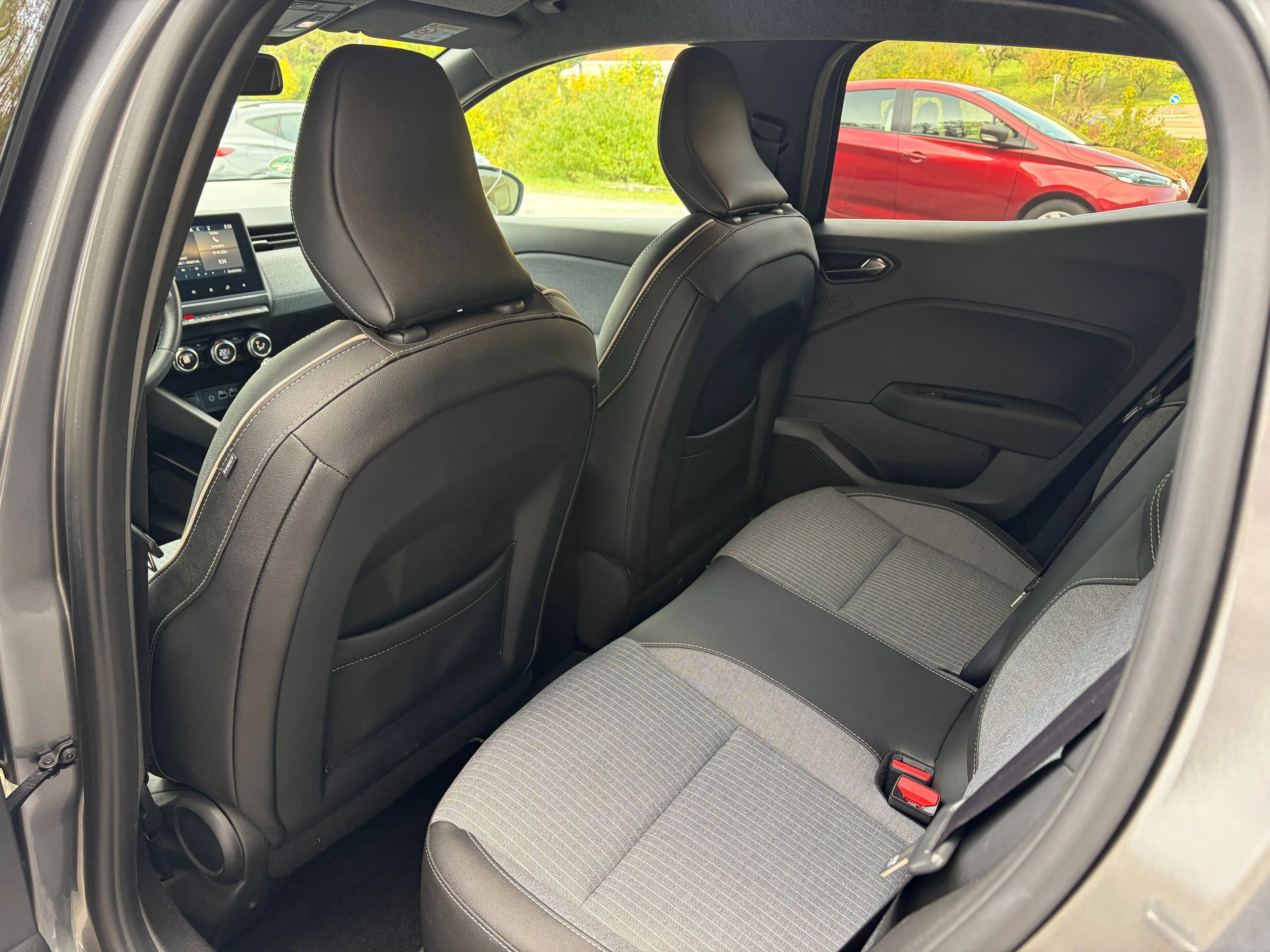 Renault Clio Techno — photo 12