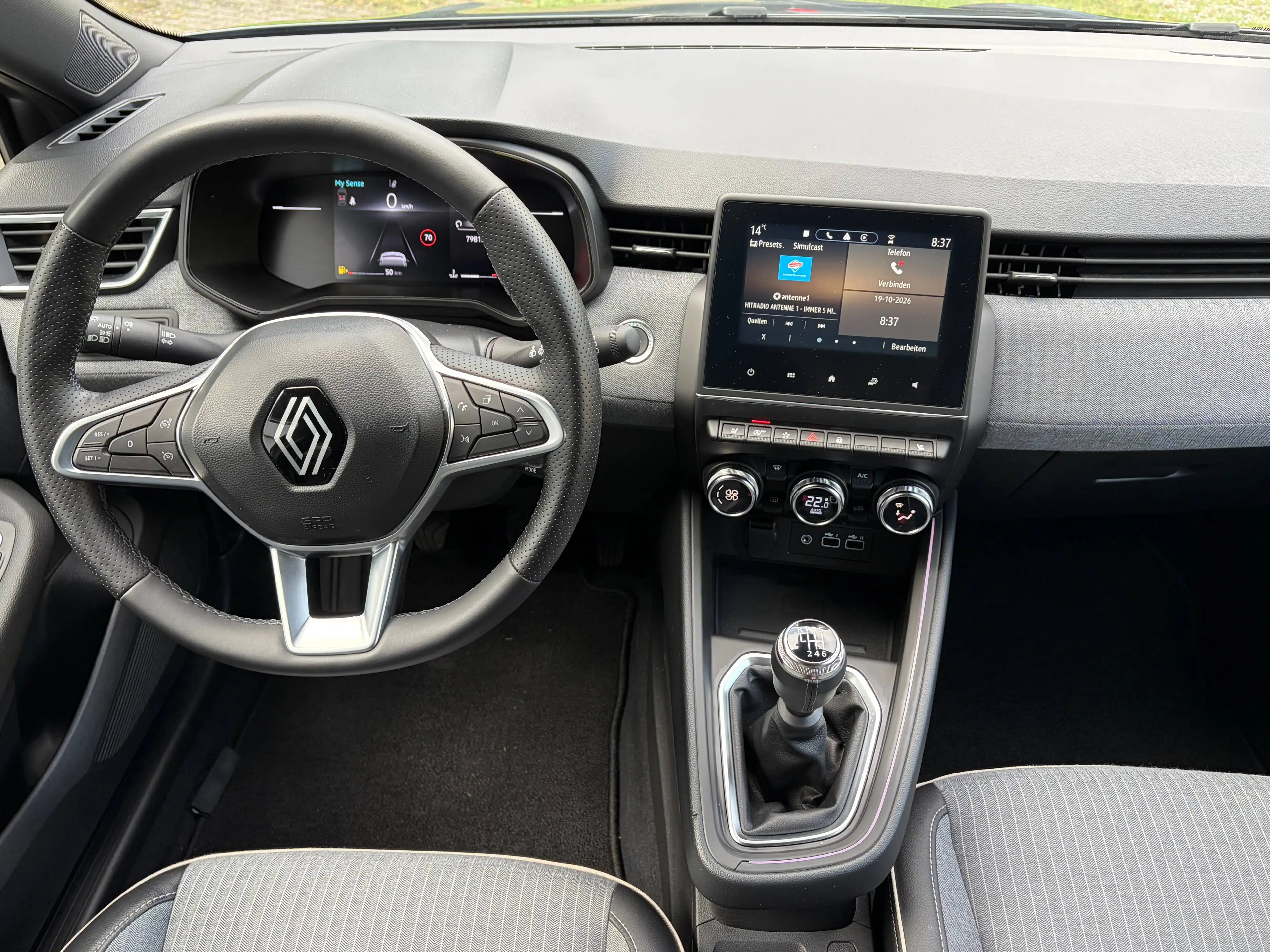 Renault Clio Techno — photo 19