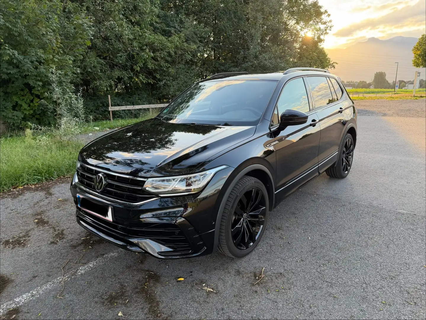 Volkswagen Tiguan Allspace Tiguan 2,0 TDI SCR DSG 4Motion Allspace R-Line R-Line Schwarz - 1