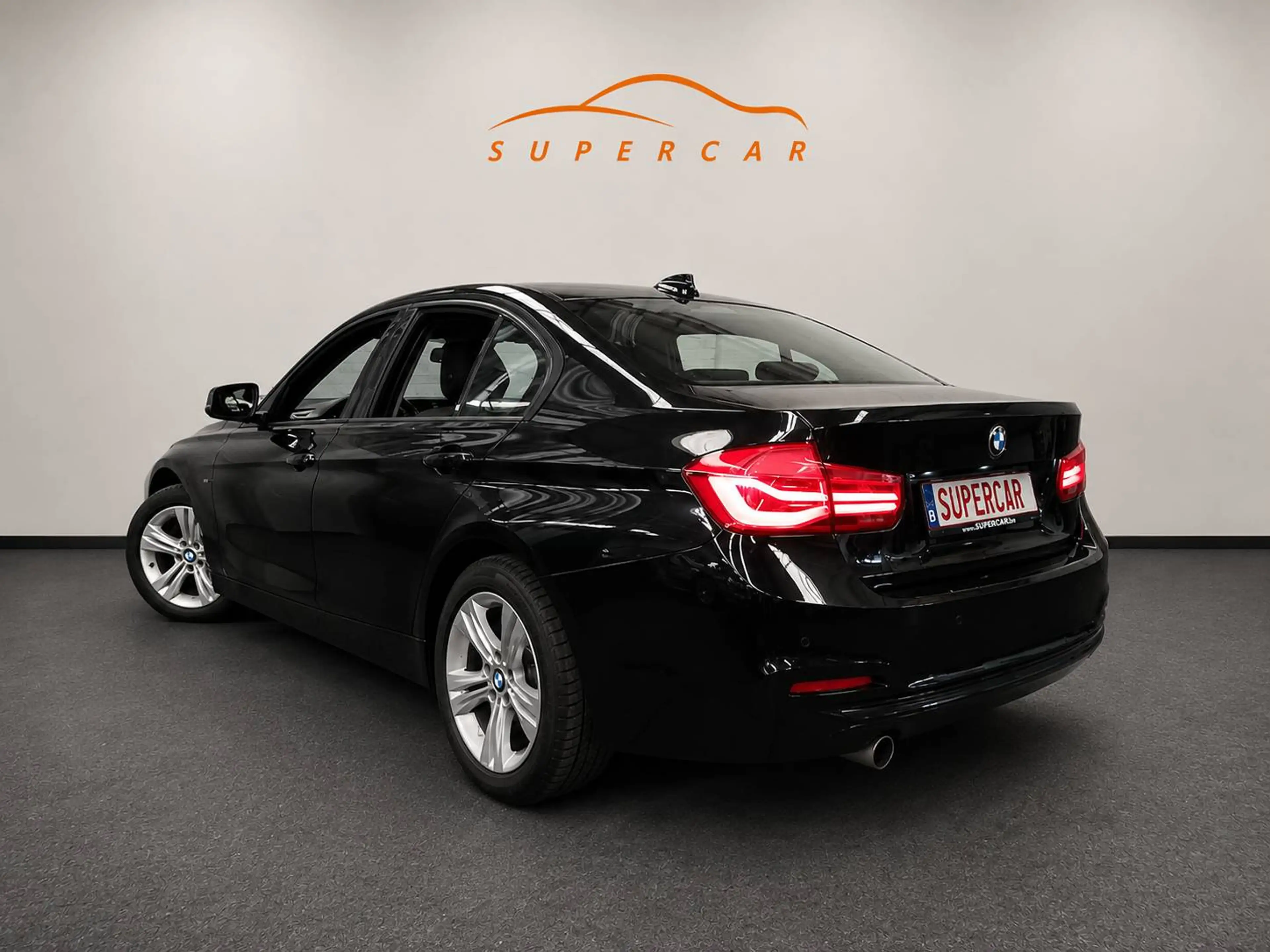 BMW 318 318i Pack M / AC/ Capt. AV/AR /BLTH / GPS / Cruise/270 € X 60 /Mois — photo 4