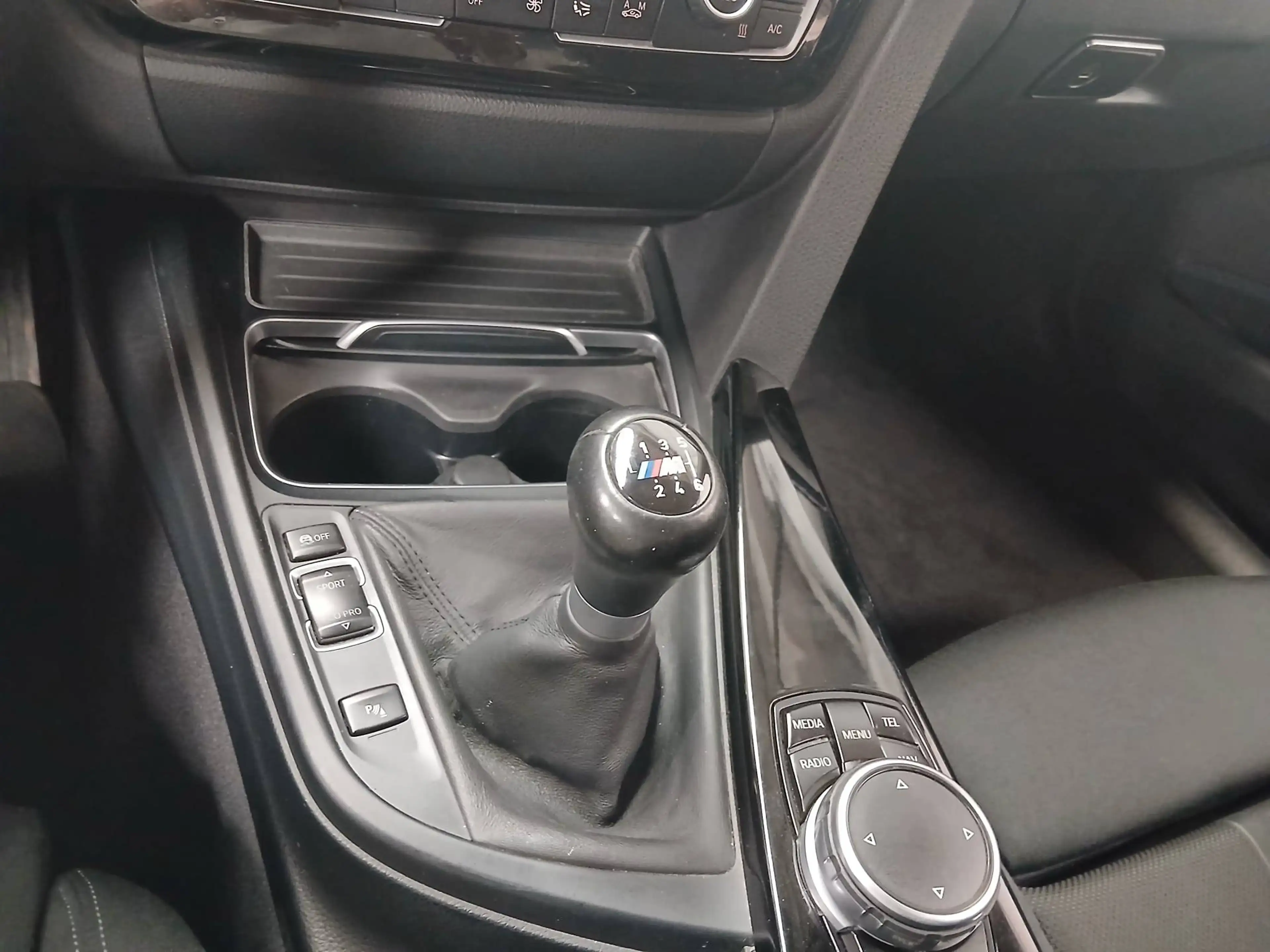 BMW 318 318i Pack M / AC/ Capt. AV/AR /BLTH / GPS / Cruise/270 € X 60 /Mois — photo 15