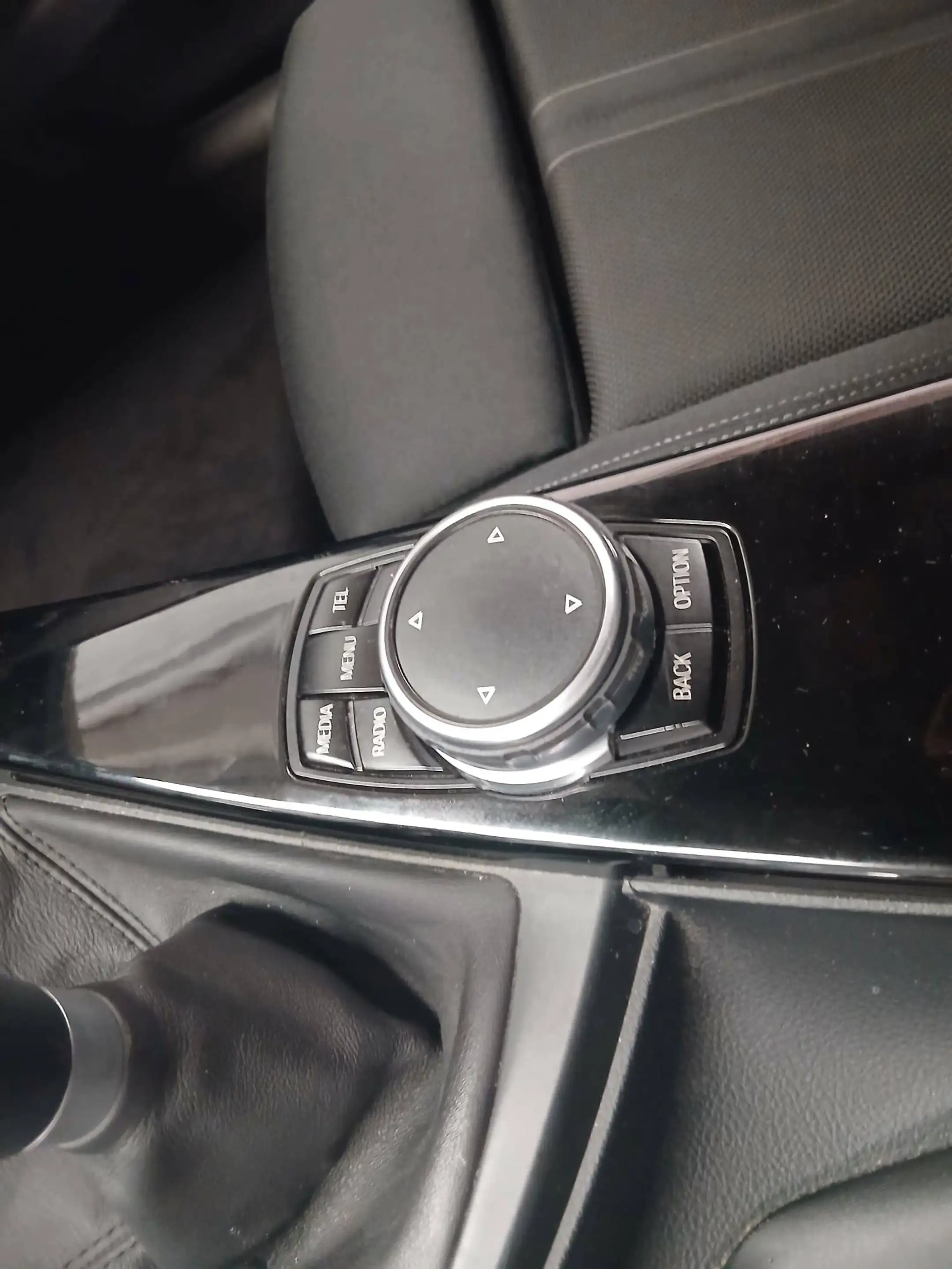 BMW 318 318i Pack M / AC/ Capt. AV/AR /BLTH / GPS / Cruise/270 € X 60 /Mois — photo 14