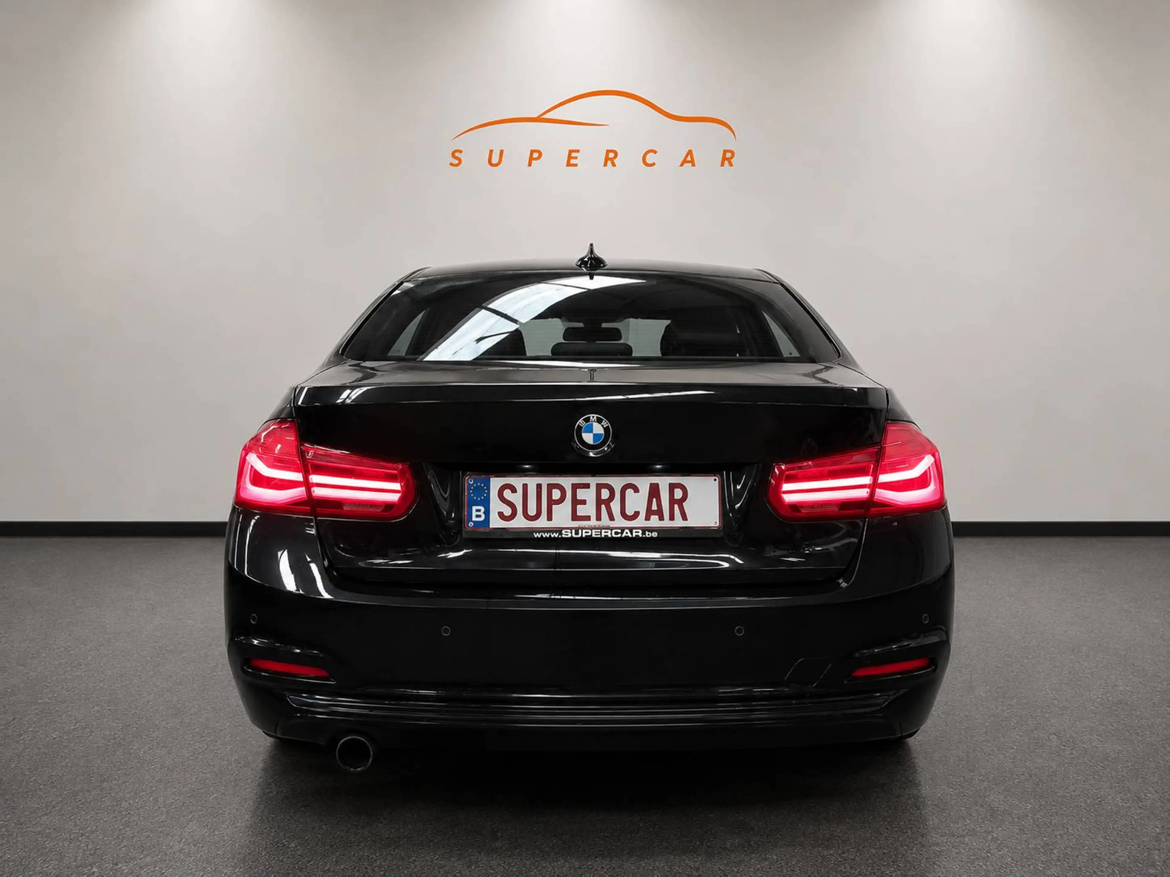 BMW 318 318i Pack M / AC/ Capt. AV/AR /BLTH / GPS / Cruise/270 € X 60 /Mois — photo 5