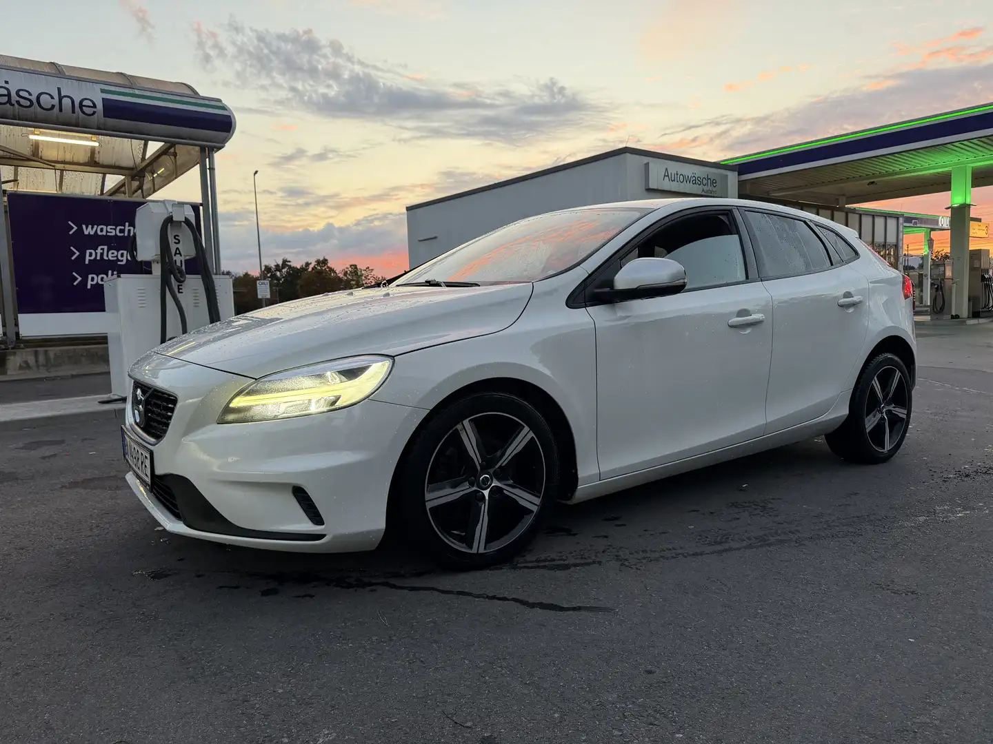 Volvo V40 D2 Kinetic R-Design Geartronic - 2