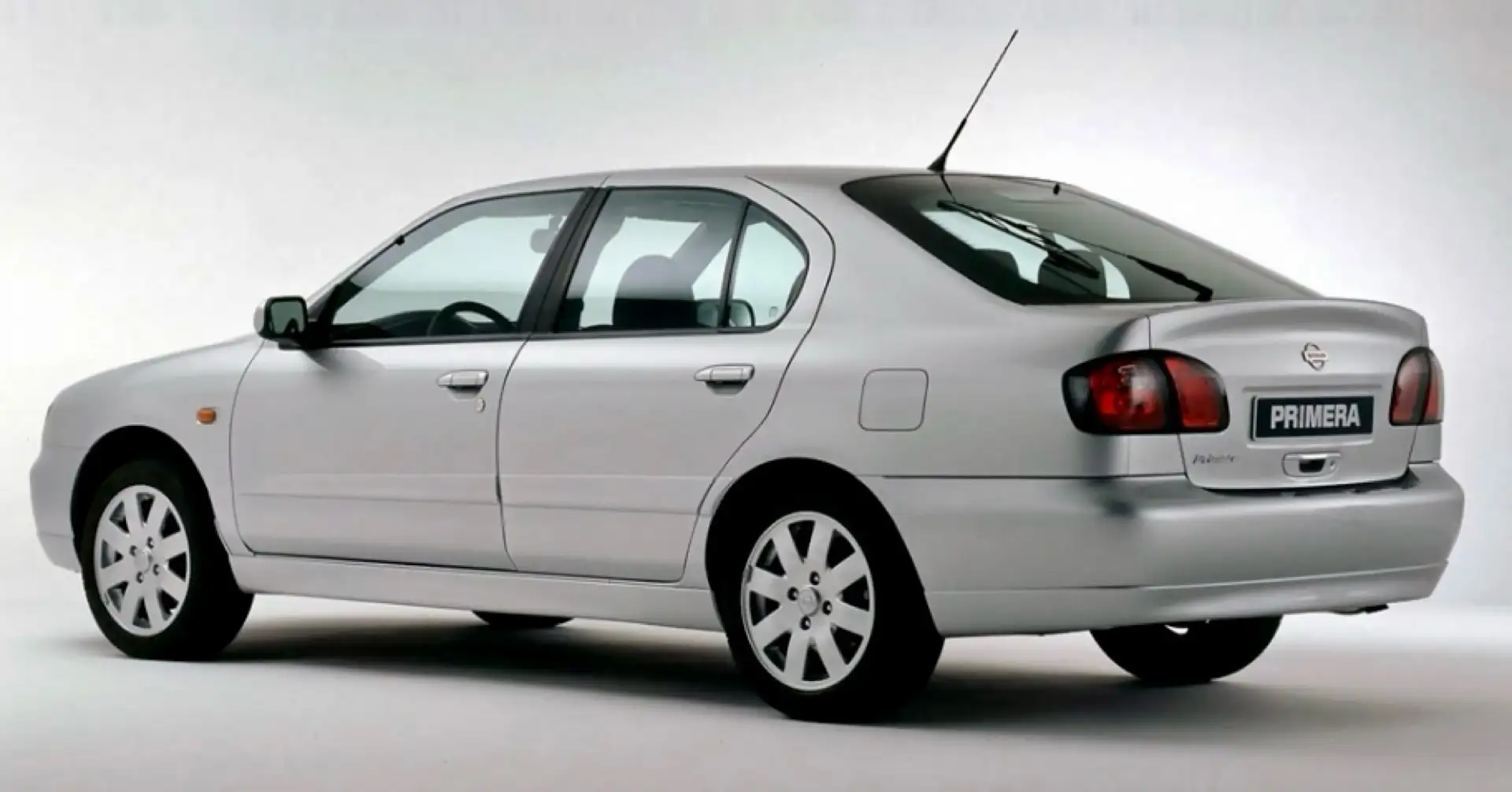 Nissan Primera 4p 1.8 16v Elegance Argento - 2