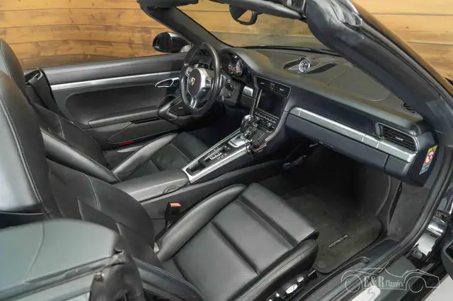 Porsche 911 view 8