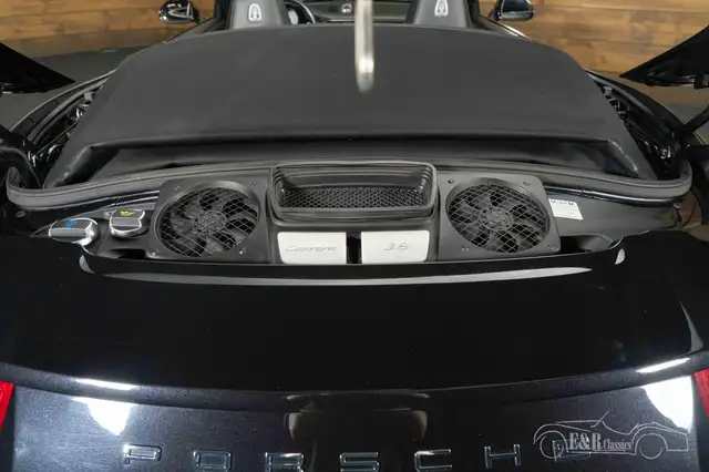 Porsche 911 view 5