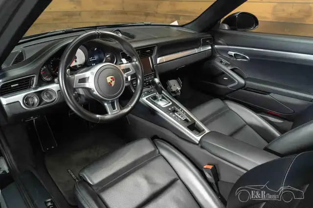 Porsche 911 view 11