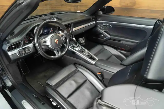 Porsche 911 view 2