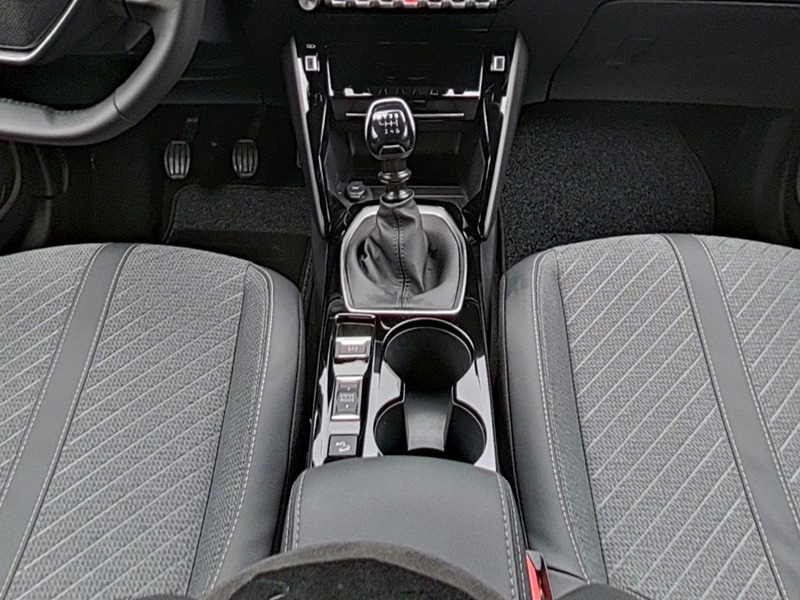 Peugeot 2008 ALLURE Benzin 100 — photo 14