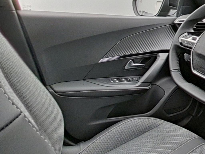 Peugeot 2008 ALLURE Benzin 100 — photo 15
