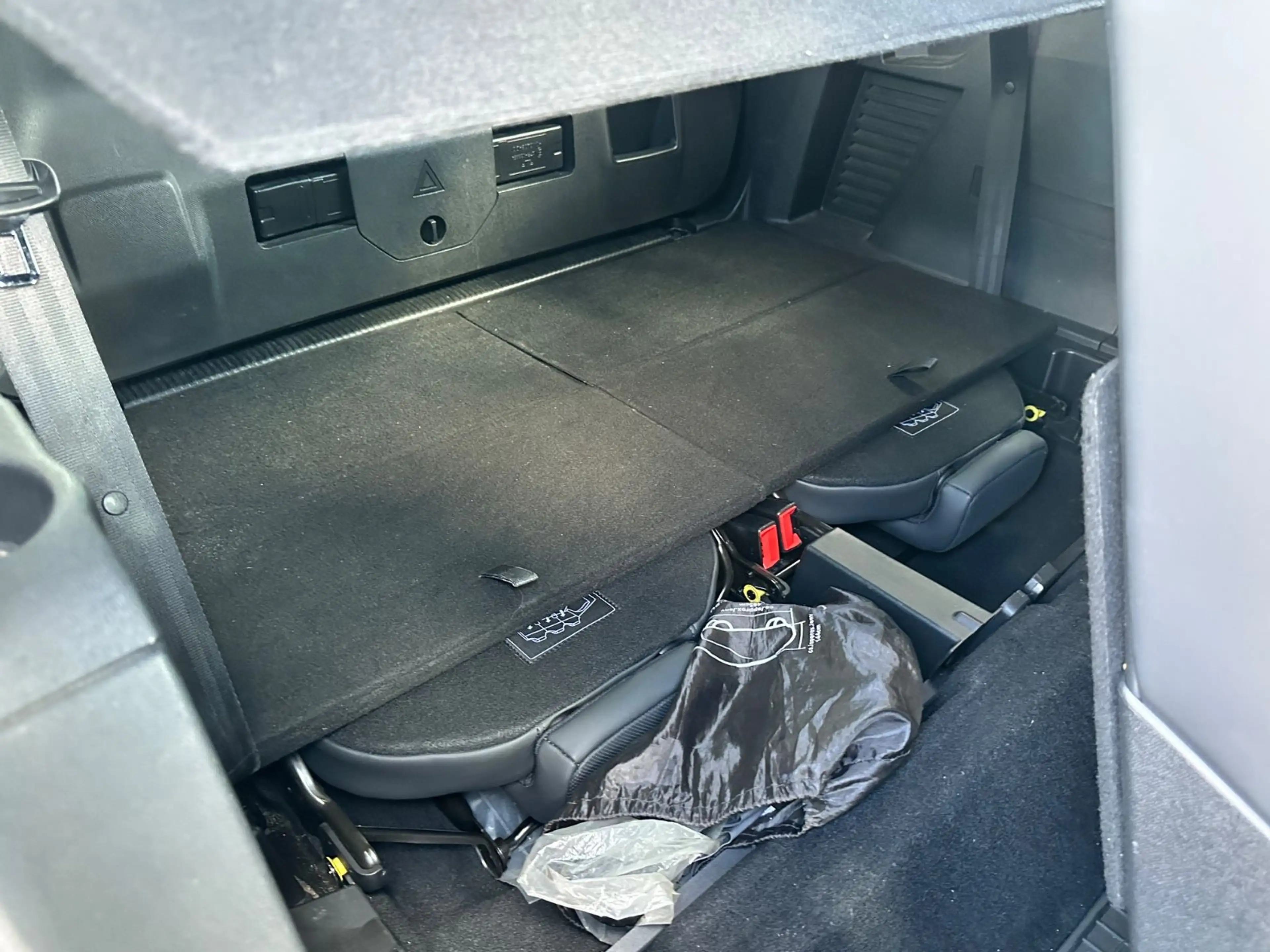Peugeot 5008 GT Aut. * 7-Sitzer *Leder*Pano*LED*360°* — photo 11