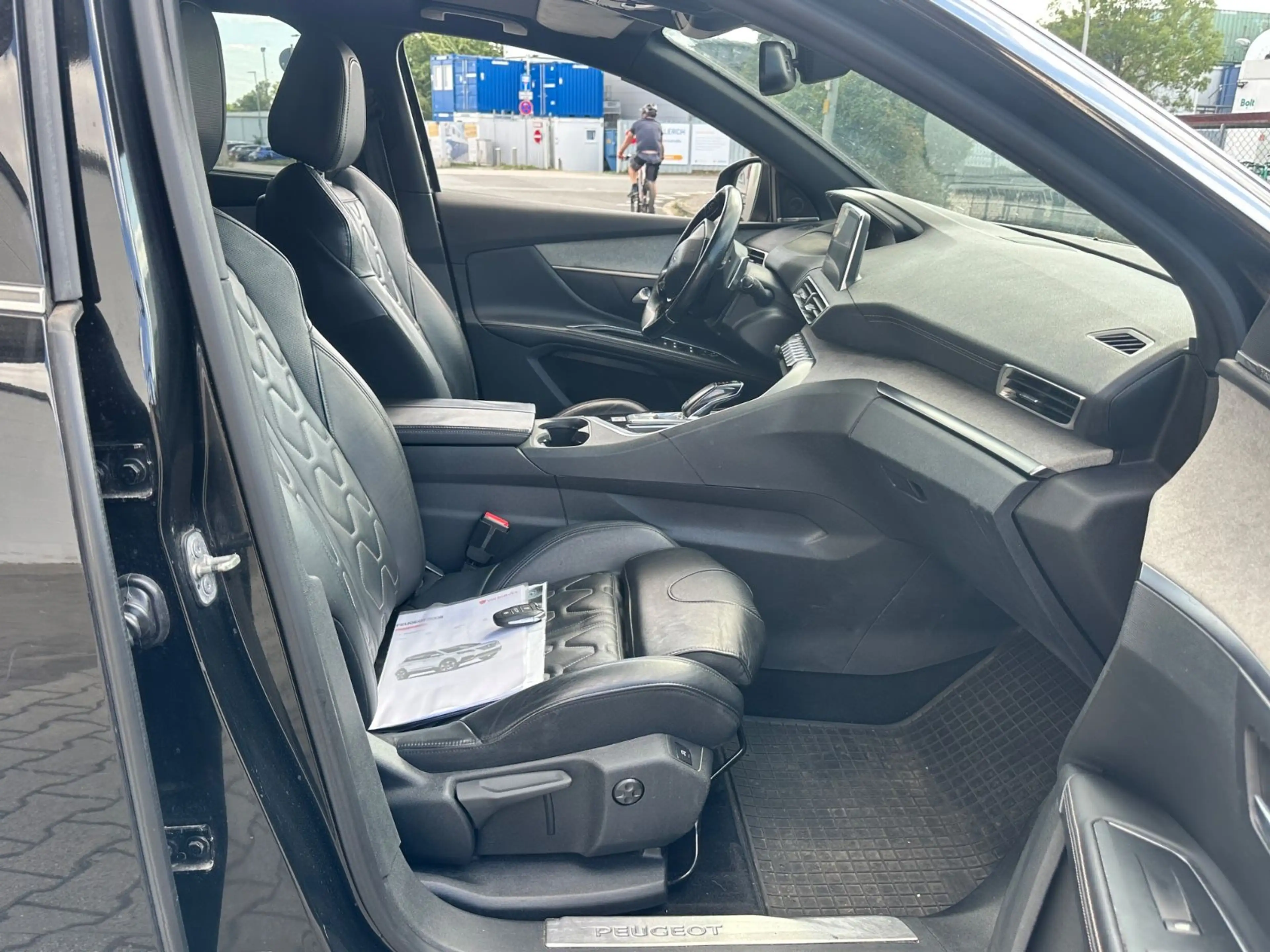 Peugeot 5008 GT Aut. * 7-Sitzer *Leder*Pano*LED*360°* — photo 9