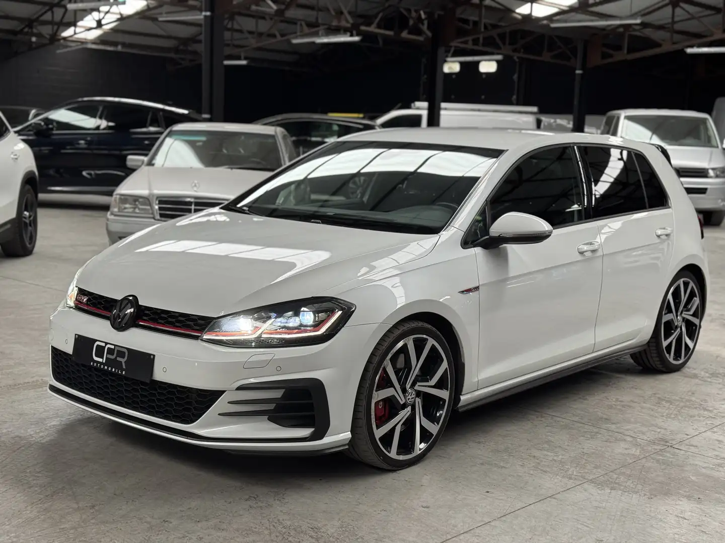 Volkswagen Golf GTI 2.0 TSI Performance DSG * COCKPIT * CARPLAY * CLIM Белый - 1