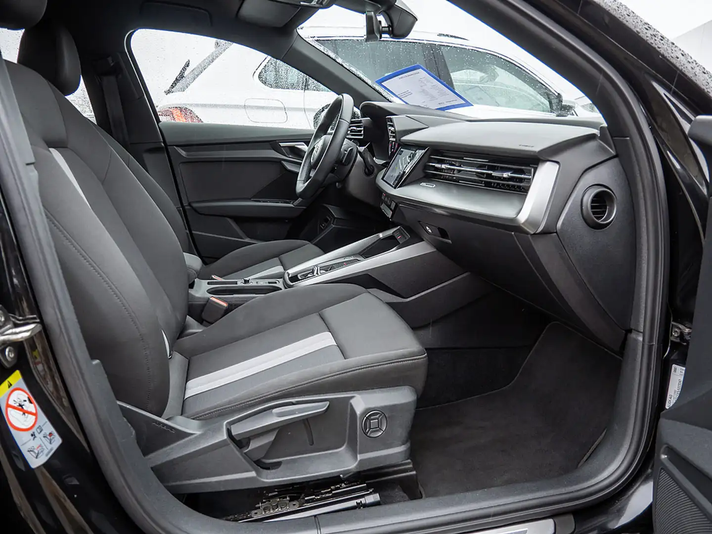 Audi A3 Limousine 35 1.5 TFSI S-tronic S line ACC Schwarz - 2