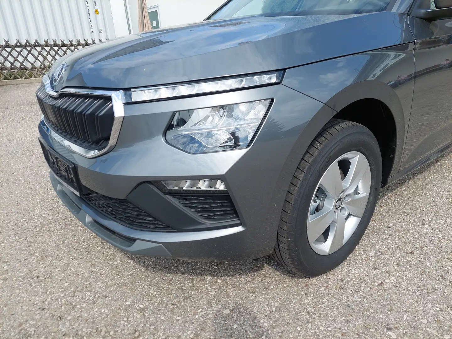 Skoda Kamiq 1.0 TSI DSG Selection 130 Jahre AHK 5J.Grantie Kam Grau - 2