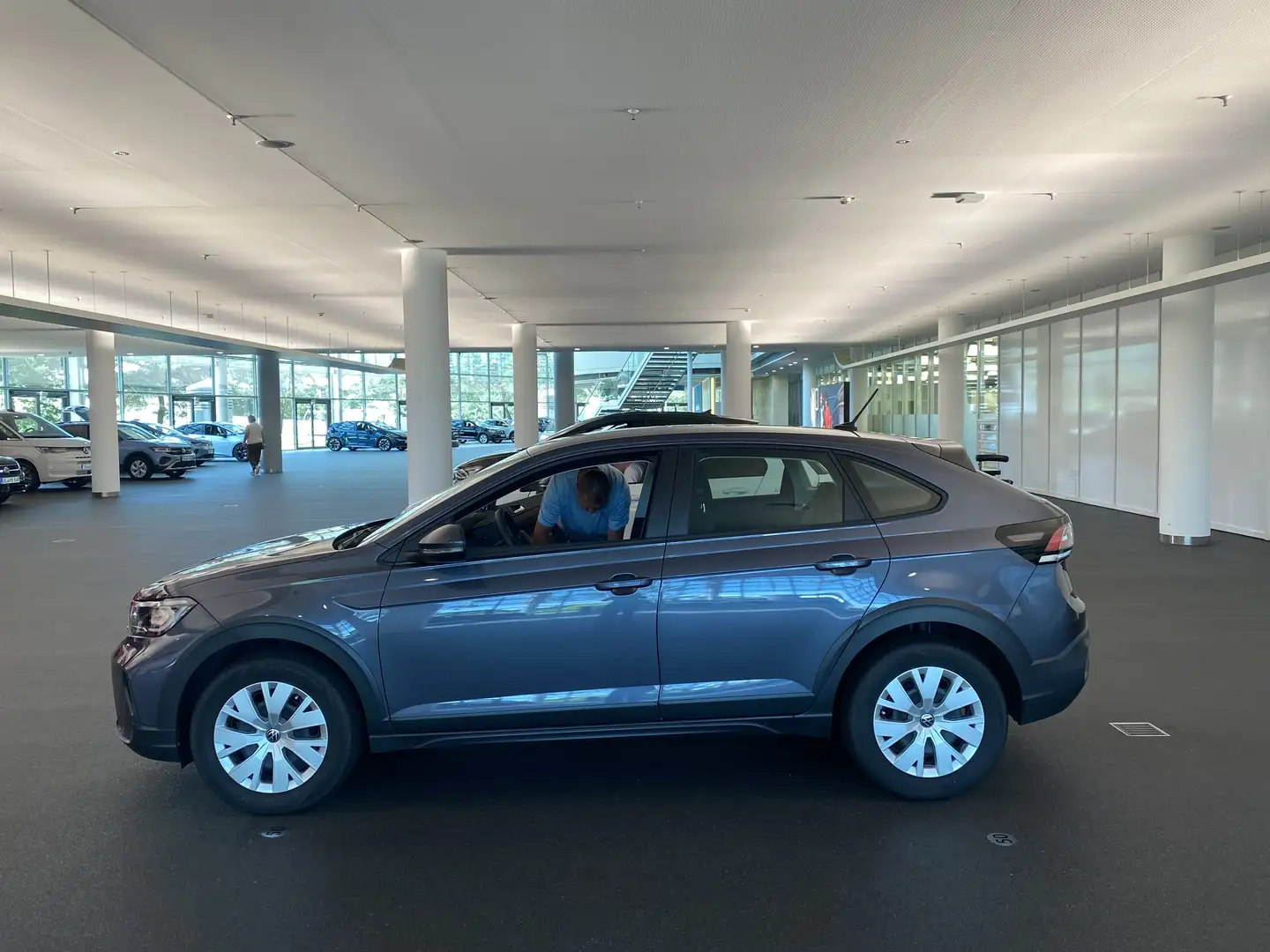 Volkswagen Taigo Basis Grau - 1